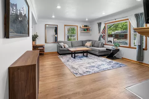 Living - 314 W Mitchell Ave, Waterloo, IA 50701 photo 1 of 1