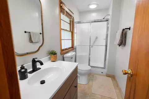 Bath - 314 W Mitchell Ave, Waterloo, IA 50701 photo 1 of 2