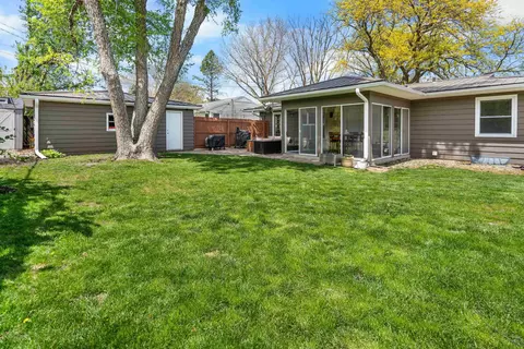 Exterior - 314 W Mitchell Ave, Waterloo, IA 50701 photo 6 of 10
