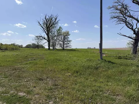 2113 N Doris Ave, Independence, IA 50644
