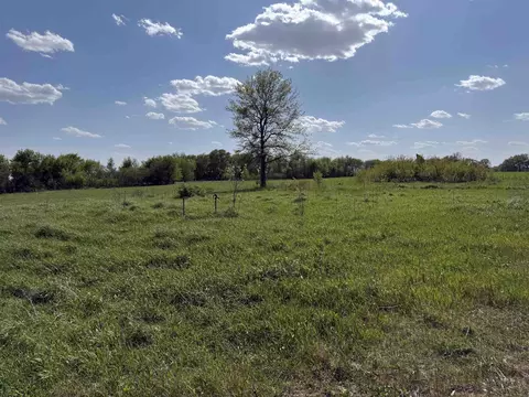 2113 N Doris Ave, Independence, IA 50644 photo 4