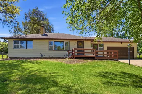 1912 Four Winds Dr, Cedar Falls, IA 50613