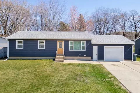 Exterior - 727 Progress Ave, Waterloo, IA 50701 photo 2 of 4
