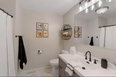 Bath - 727 Progress Ave, Waterloo, IA 50701 photo 1 of 1