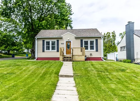 2224 W 7th St, Waterloo, IA 50702