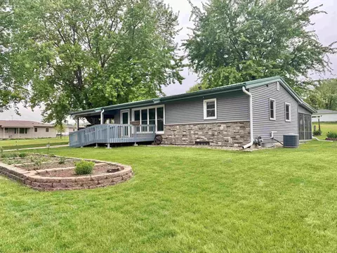 205 Pleasant Dr, La Porte City, IA 50651
