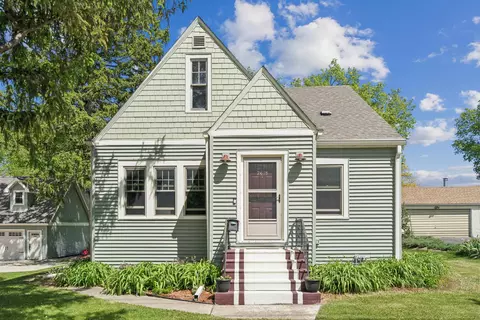 2618 Cedar Heights Dr, Cedar Falls, IA 50613
