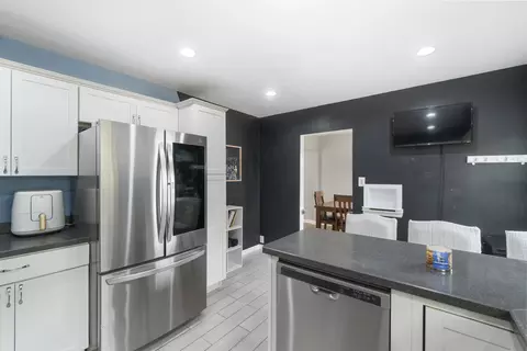 Kitchen - 145 Cornwall Ave, Waterloo, IA 50702 photo 2 of 3