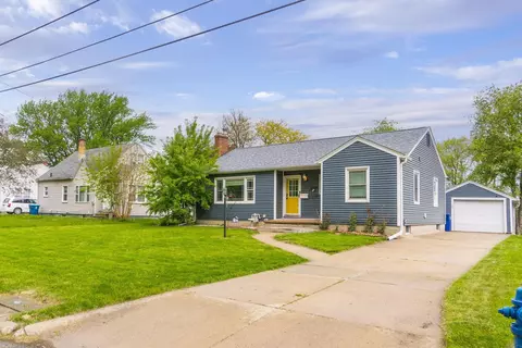 Exterior - 145 Cornwall Ave, Waterloo, IA 50702 photo 2 of 6