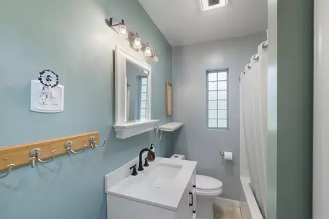 Bath - 145 Cornwall Ave, Waterloo, IA 50702 photo 1 of 1