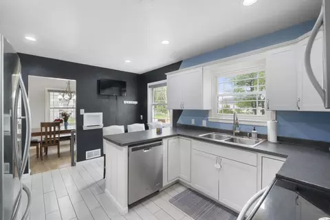 Kitchen - 145 Cornwall Ave, Waterloo, IA 50702 photo 3 of 3