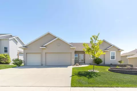 1502 Quail Ridge Rd, Cedar Falls, IA 50613
