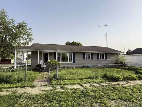 415 3rd St, Dumont, IA 50625