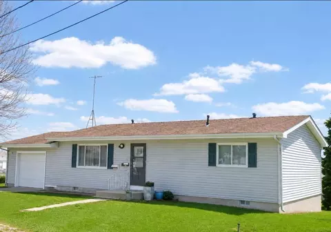 700 7th St, Gladbrook, IA 50635