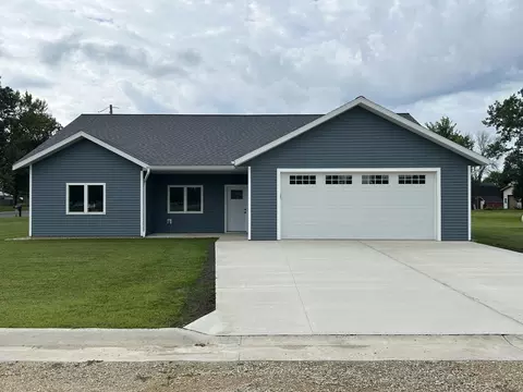 101 Maverick Ln, Riceville, IA 50466