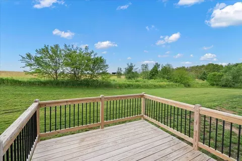 4332 S Mourning Dove Dr, Waterloo, IA 50702