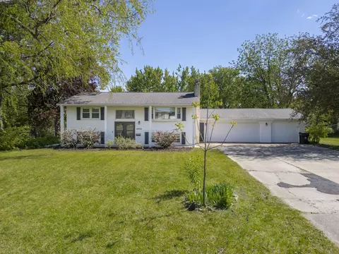 4224 Cherrywood Dr, Cedar Falls, IA 50613