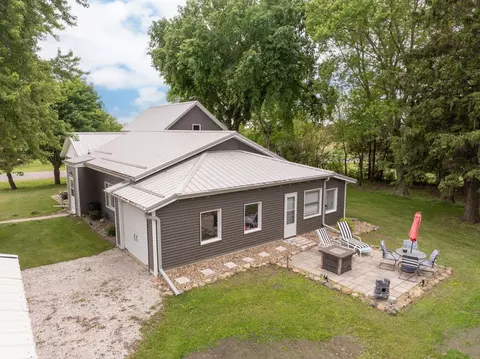 Exterior - 716 E 13th St, Sumner, IA 50674 photo 3 of 13