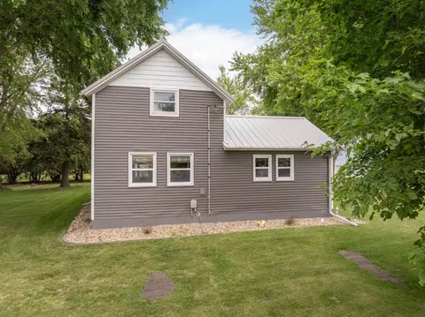 Exterior - 716 E 13th St, Sumner, IA 50674 photo 11 of 13