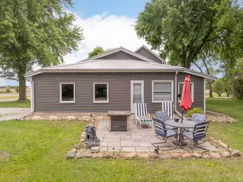 Exterior - 716 E 13th St, Sumner, IA 50674 photo 4 of 13