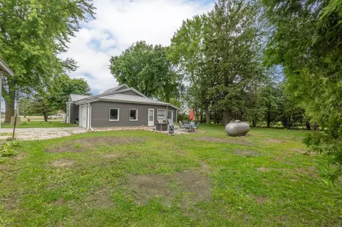 Exterior - 716 E 13th St, Sumner, IA 50674 photo 9 of 13