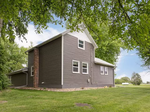 Exterior - 716 E 13th St, Sumner, IA 50674 photo 12 of 13
