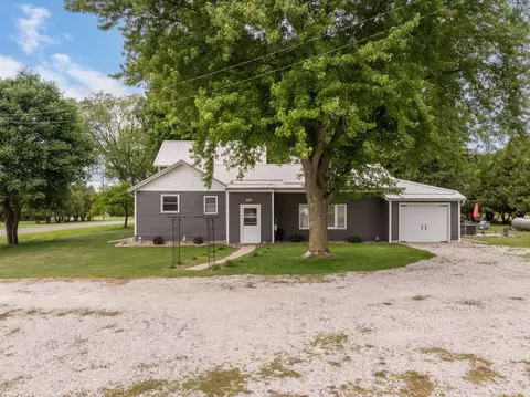 Exterior - 716 E 13th St, Sumner, IA 50674 photo 10 of 13