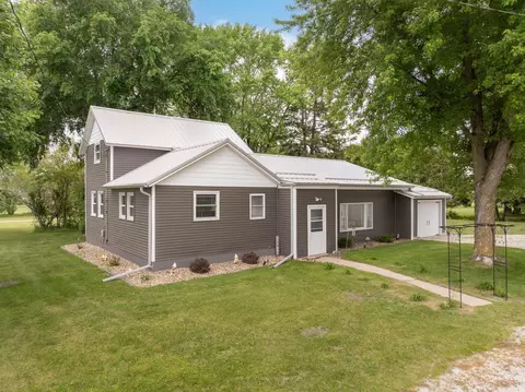 716 E 13th St, Sumner, IA 50674