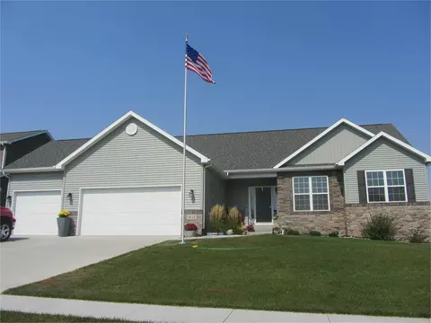 3012 Timber Cove Dr, Cedar Falls, IA 50613