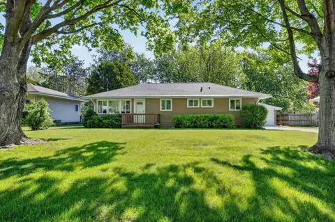 4310 Clearview Dr, Cedar Falls, IA 50613
