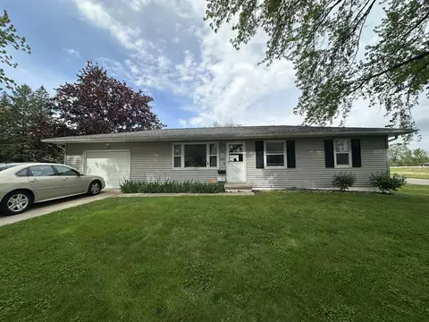 2304 Pelican Rd, Waterloo, IA 50701