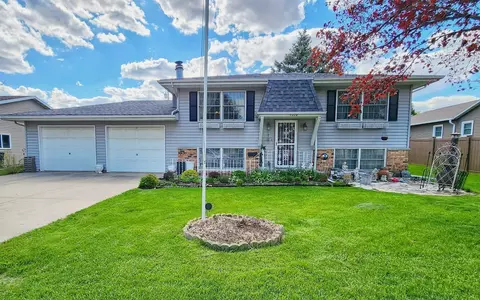 1328 N 5th St, Manchester, IA 52057