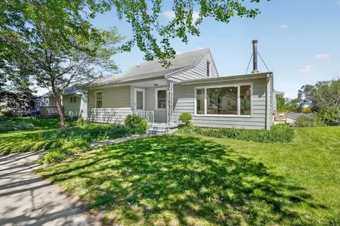 1115 W 10th St, Cedar Falls, IA 50613