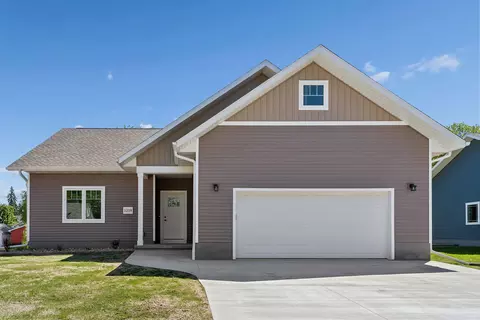 1219 W 7th St, Waterloo, IA 50702