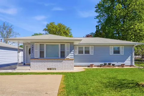 1231 E Ridgeway Ave, Waterloo, IA 50702