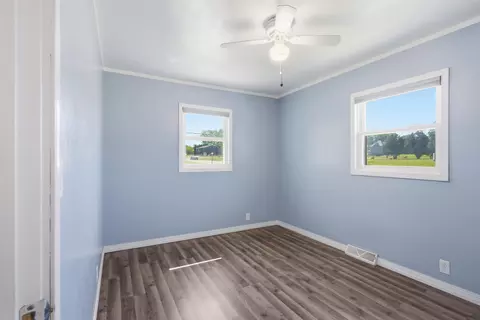 1231 E Ridgeway Ave, Waterloo, IA 50702 photo 13