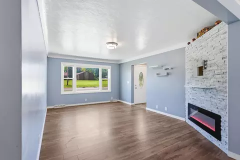 1231 E Ridgeway Ave, Waterloo, IA 50702 photo 4