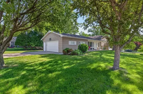 1823 Timberledge Dr, Cedar Falls, IA 50613