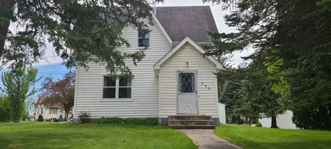 302 E Greene St, Postville, IA 52162