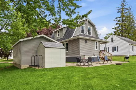 Exterior - 330 S Walnut Ave, New Hampton, IA 50659 photo 5 of 6