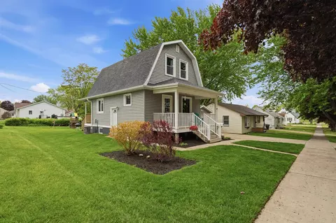 Exterior - 330 S Walnut Ave, New Hampton, IA 50659 photo 2 of 6