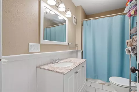 Bath - 330 S Walnut Ave, New Hampton, IA 50659 photo 1 of 2
