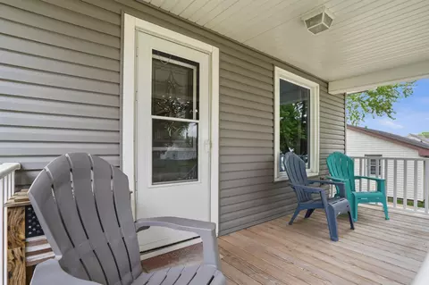 Exterior - 330 S Walnut Ave, New Hampton, IA 50659 photo 3 of 6