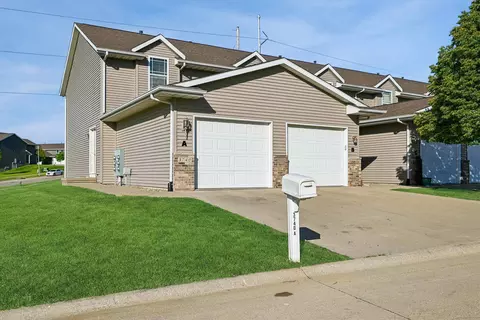 3740 SW 37th Ave #A, Cedar Rapids, IA 52404