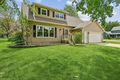 1211 Country Meadows Dr, Waverly, IA 50677