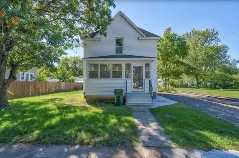 817 Dawson St, Waterloo, IA 50703