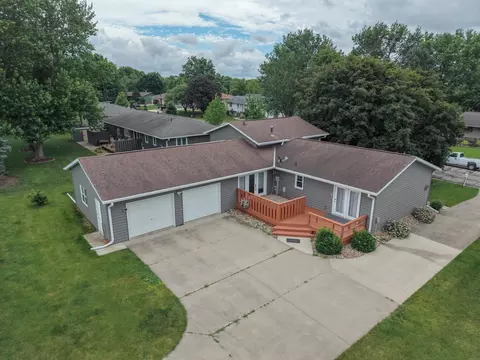 1509 Cantebury Cir, Grundy Center, IA 50638