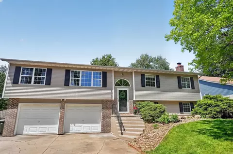 4101 Horseshoe Dr, Cedar Falls, IA 50613