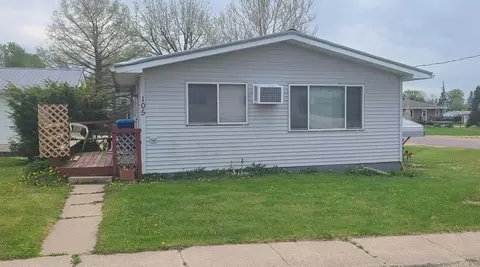 105 W Niagara St, Garnavillo, IA 52049