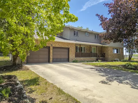 1011 W 1st St, Sumner, IA 50674